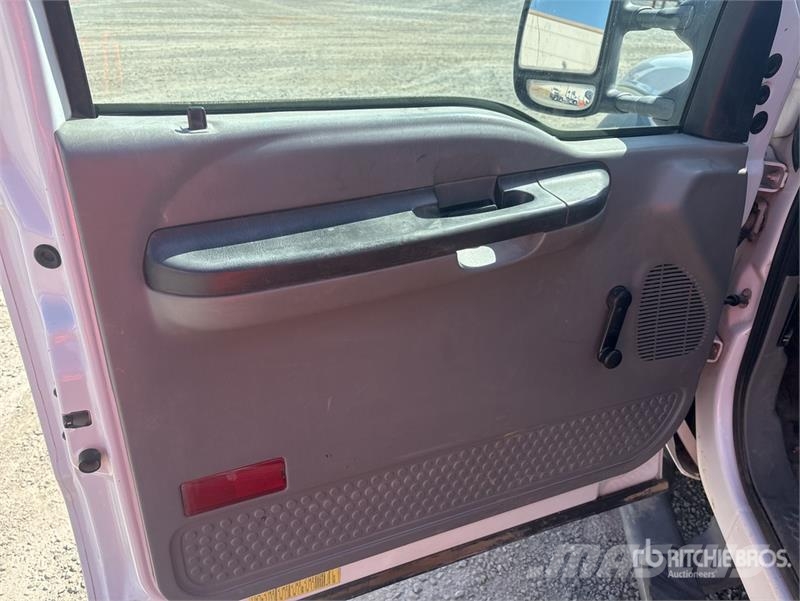 Ford F-550 4x2 Utility Truck Pick up/Dropside