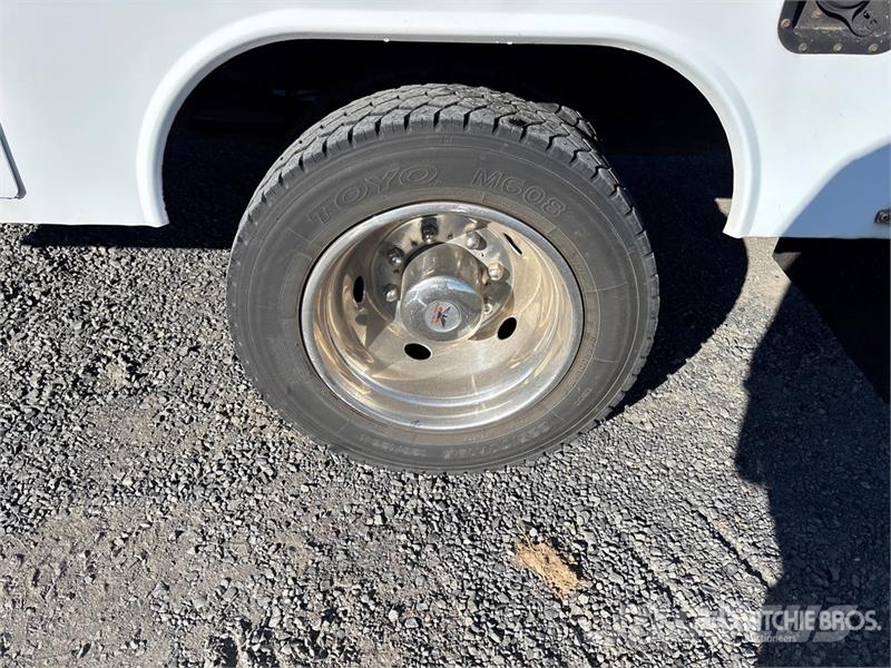 Ford F-550 4x2 Utility Truck Pick up/Dropside