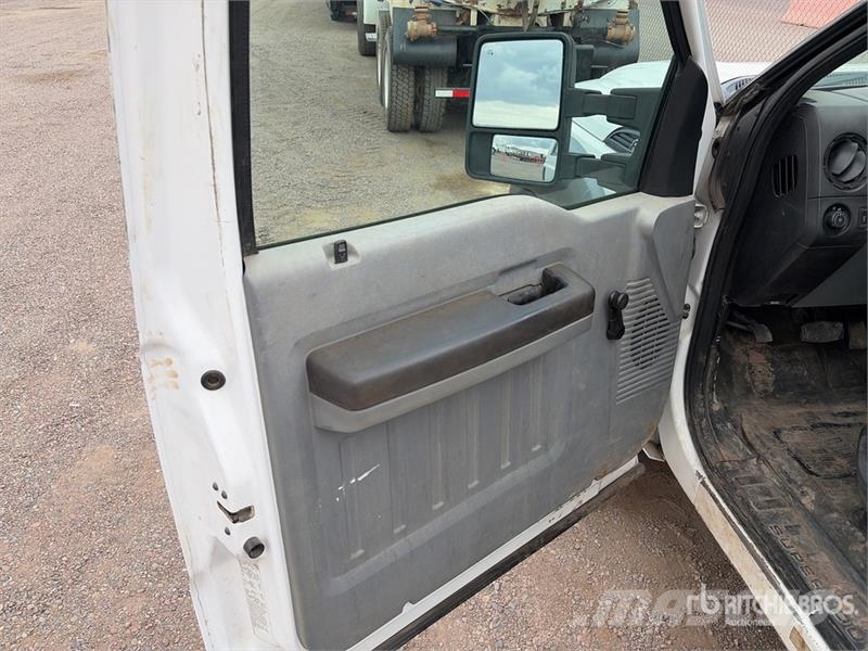 Ford F-550 4x2 Utility Truck Пикапи