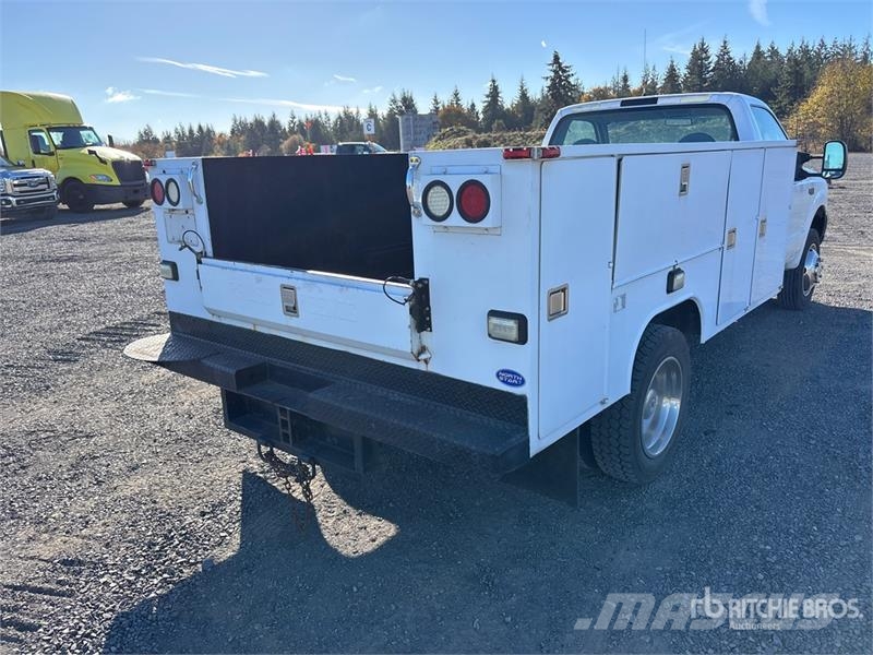 Ford F-550 4x2 Utility Truck Pick up/Dropside