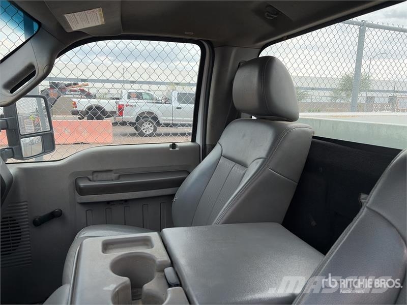 Ford F-550 4x2 Utility Truck Пикапи