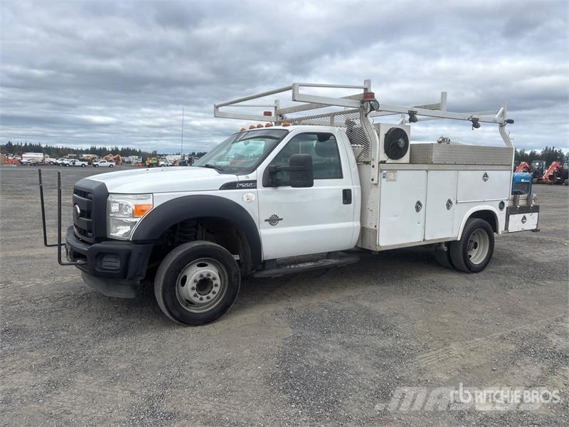 Ford F-550 4x2 Utility Truck Vieglais kravas automobilis/izkraušana no sāniem