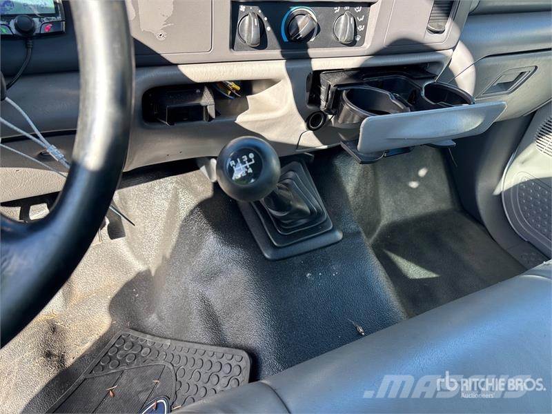 Ford F-550 4x2 Utility Truck Pick up/Dropside