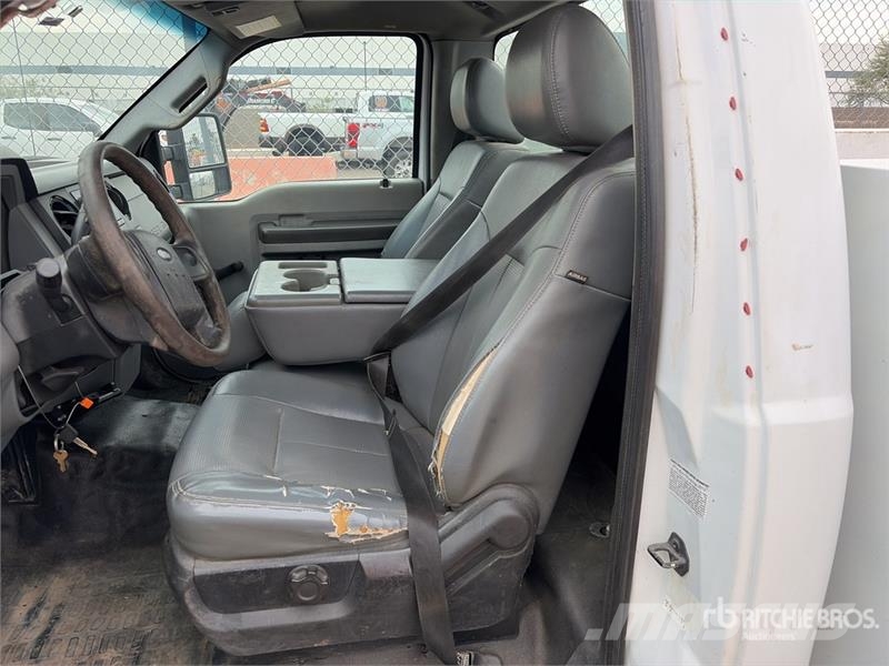 Ford F-550 4x2 Utility Truck Пикапи