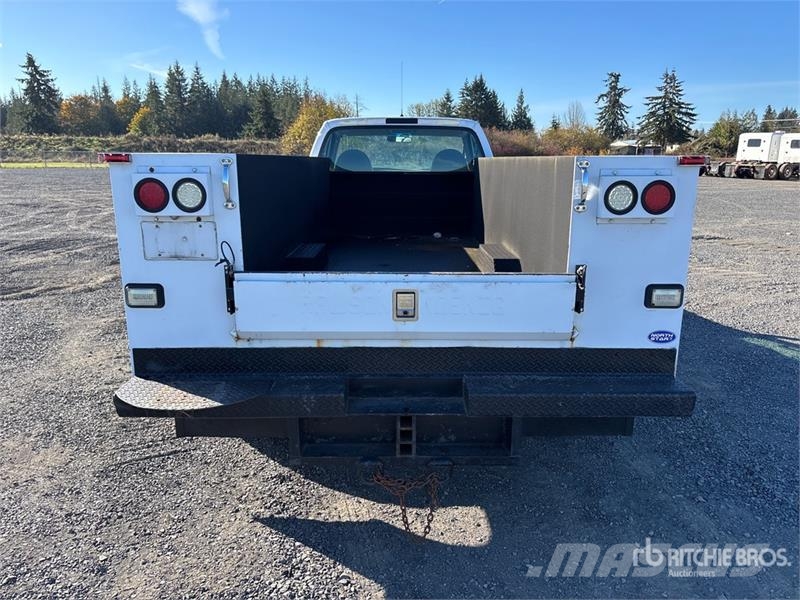 Ford F-550 4x2 Utility Truck Pick up/Dropside