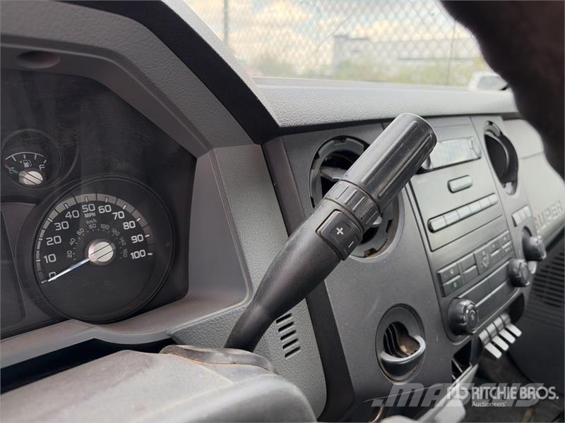 Ford F-550 4x2 Utility Truck Пикапи