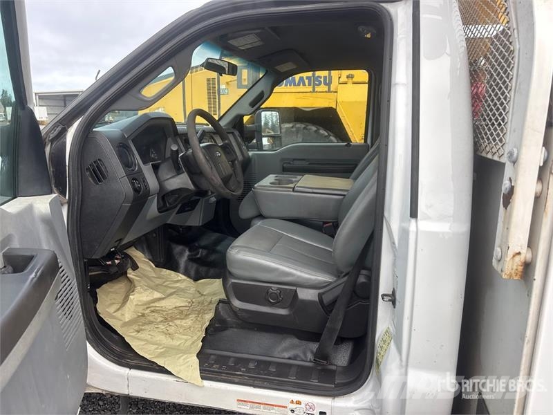 Ford F-550 4x2 Utility Truck Prekucniki