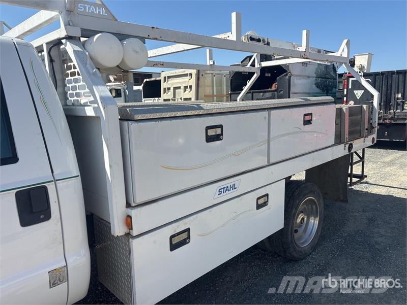 Ford F-550 4x2 Utility Truck Pick up/Dropside