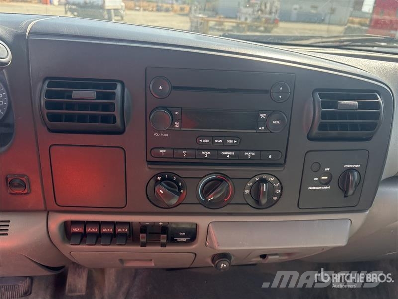 Ford F-550 4x2 Utility Truck Pick up/Dropside