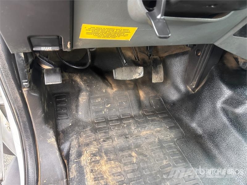 Ford F-550 4x2 Utility Truck Vieglais kravas automobilis/izkraušana no sāniem