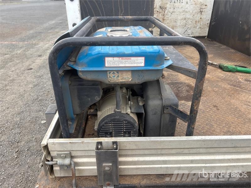 Ford F-550 4x2 Utility Truck Vieglais kravas automobilis/izkraušana no sāniem