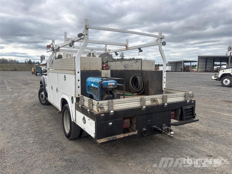 Ford F-550 4x2 Utility Truck Vieglais kravas automobilis/izkraušana no sāniem