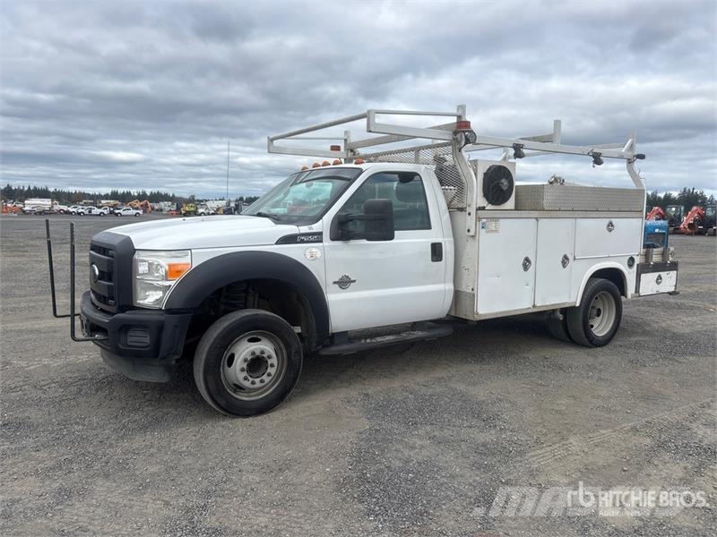 Ford F-550 4x2 Utility Truck Vieglais kravas automobilis/izkraušana no sāniem