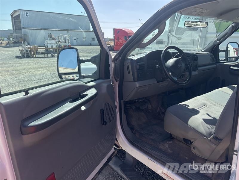 Ford F-550 4x2 Utility Truck Pick up/Dropside