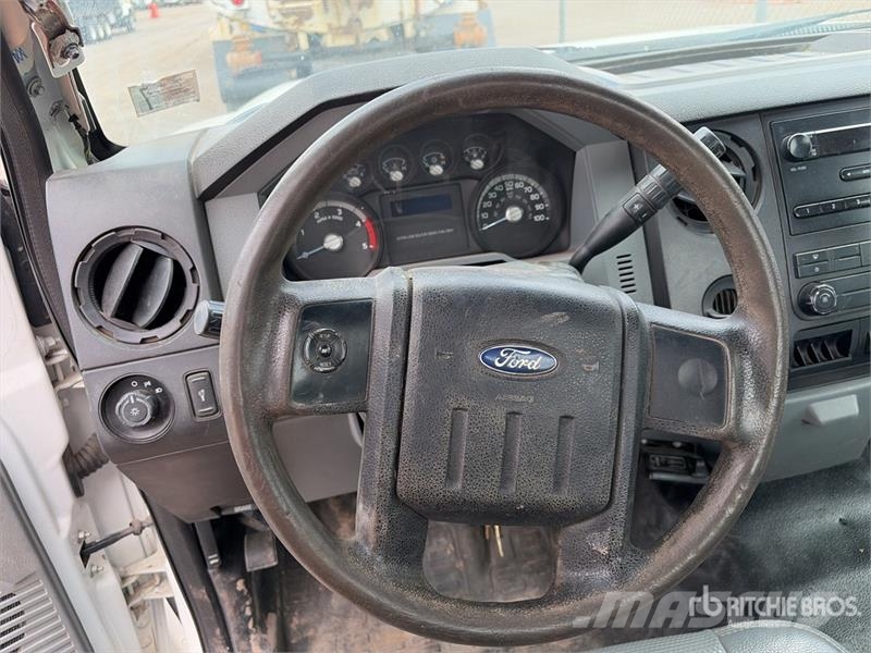 Ford F-550 4x2 Utility Truck Пикапи