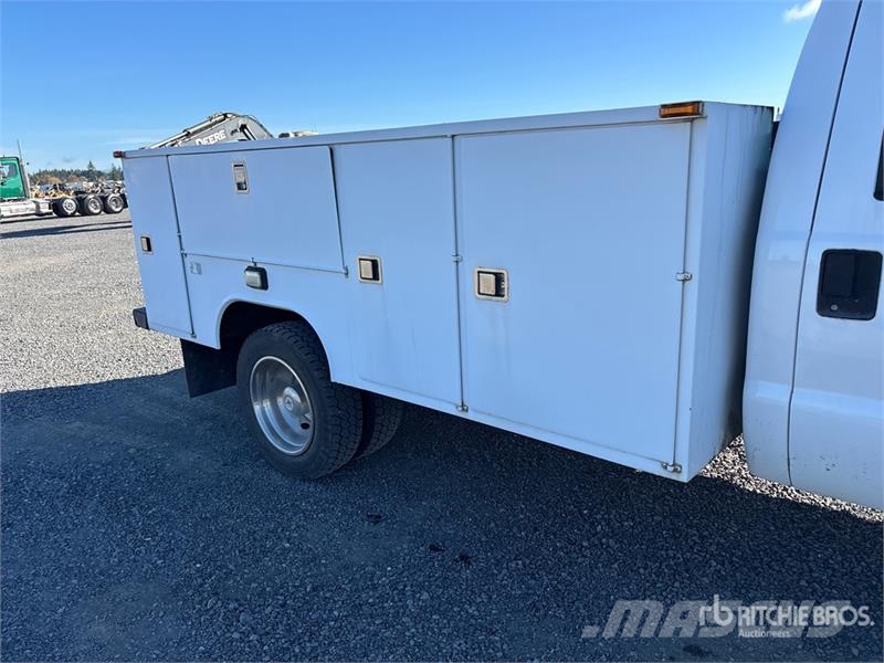 Ford F-550 4x2 Utility Truck Pick up/Dropside