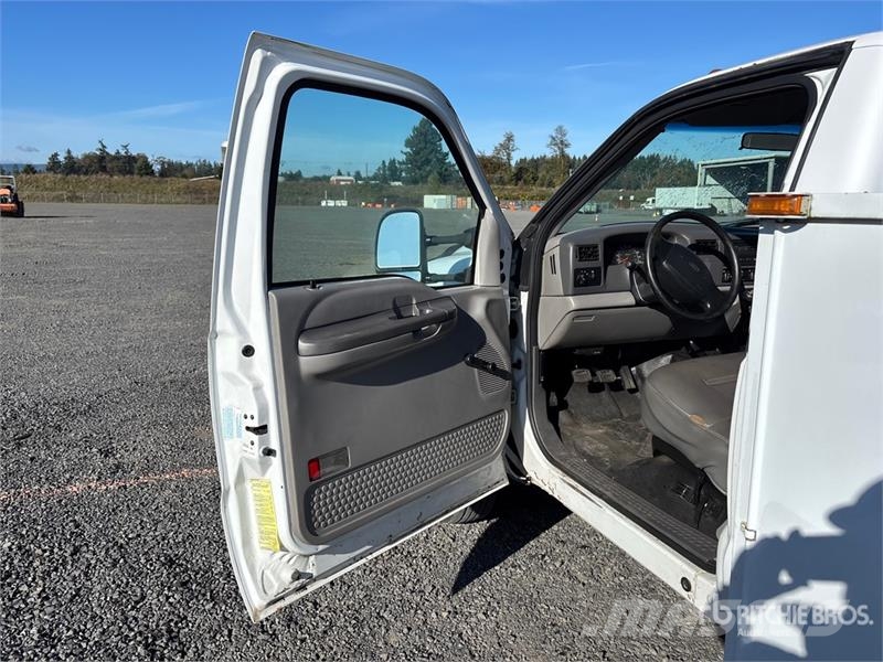 Ford F-550 4x2 Utility Truck Pick up/Dropside