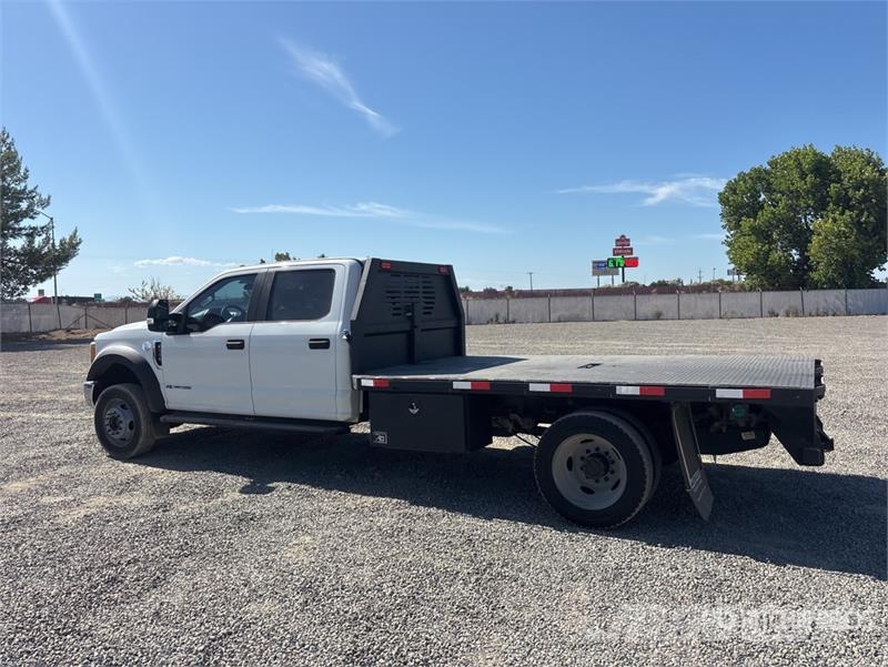 Ford F-550 4x4 Crew Cab Flatbed Truck شاحنات مسطحة/مفصلية الجوانب