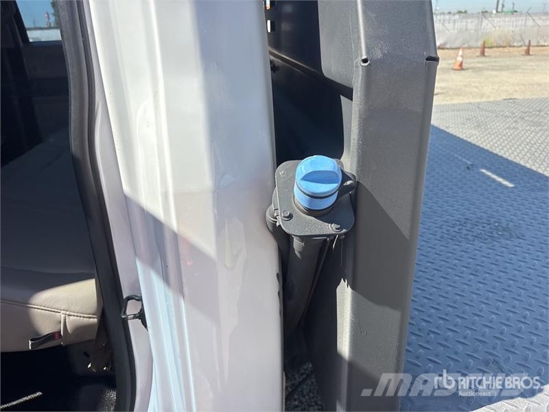 Ford F-550 4x4 Crew Cab Flatbed Truck شاحنات مسطحة/مفصلية الجوانب