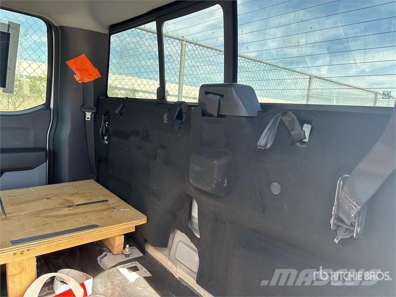 Ford F-550 4x4 Crew Cab Versatile Hauler Truck Tracteur routier
