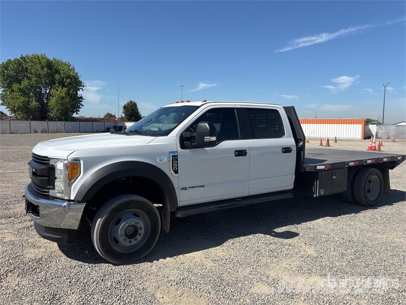 Ford F-550 4x4 Crew Cab Flatbed Truck شاحنات مسطحة/مفصلية الجوانب
