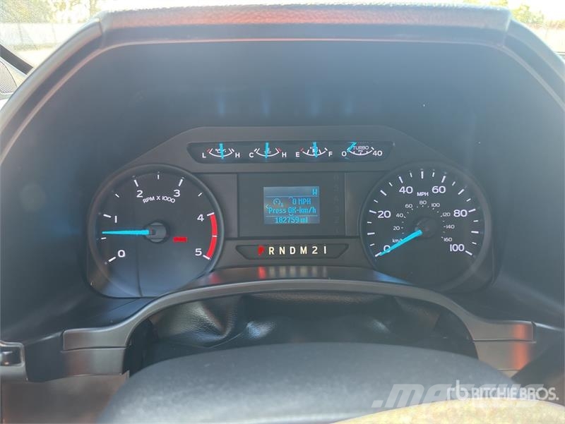Ford F-550 4x4 Crew Cab Flatbed Truck شاحنات مسطحة/مفصلية الجوانب