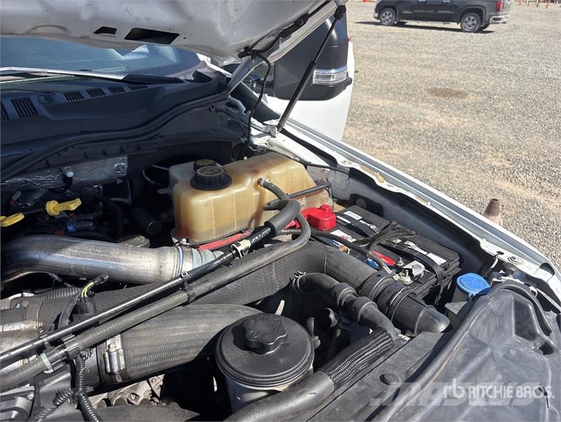 Ford F-550 4x4 Crew Cab Flatbed Truck شاحنات مسطحة/مفصلية الجوانب