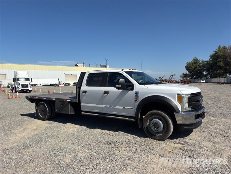 Ford F-550 4x4 Crew Cab Flatbed Truck شاحنات مسطحة/مفصلية الجوانب