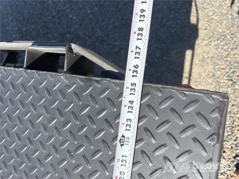 Ford F-550 4x4 Crew Cab Flatbed Truck شاحنات مسطحة/مفصلية الجوانب