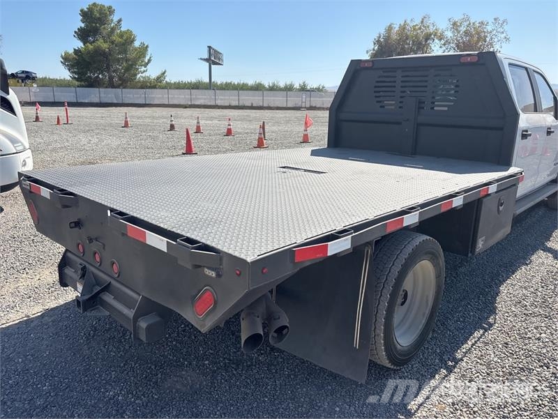 Ford F-550 4x4 Crew Cab Flatbed Truck شاحنات مسطحة/مفصلية الجوانب