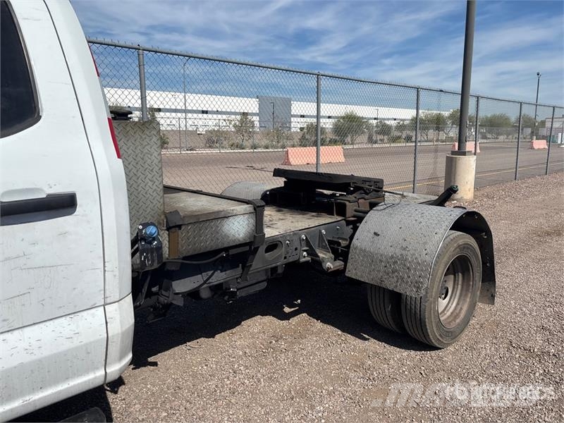 Ford F-550 4x4 Crew Cab Versatile Hauler Truck Tracteur routier