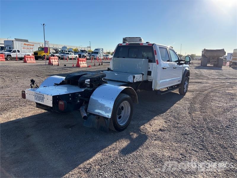 Ford F-550 4x4 Crew Cab Versatile Hauler Truck Tracteur routier