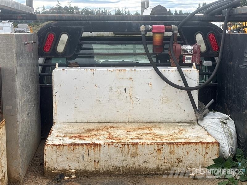 Ford F-550 4x4 Crew Cab Flatbed Truck Platformas/izkraušana no sāniem