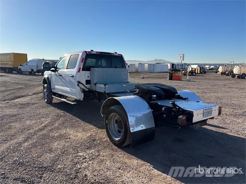 Ford F-550 4x4 Crew Cab Versatile Hauler Truck Tracteur routier