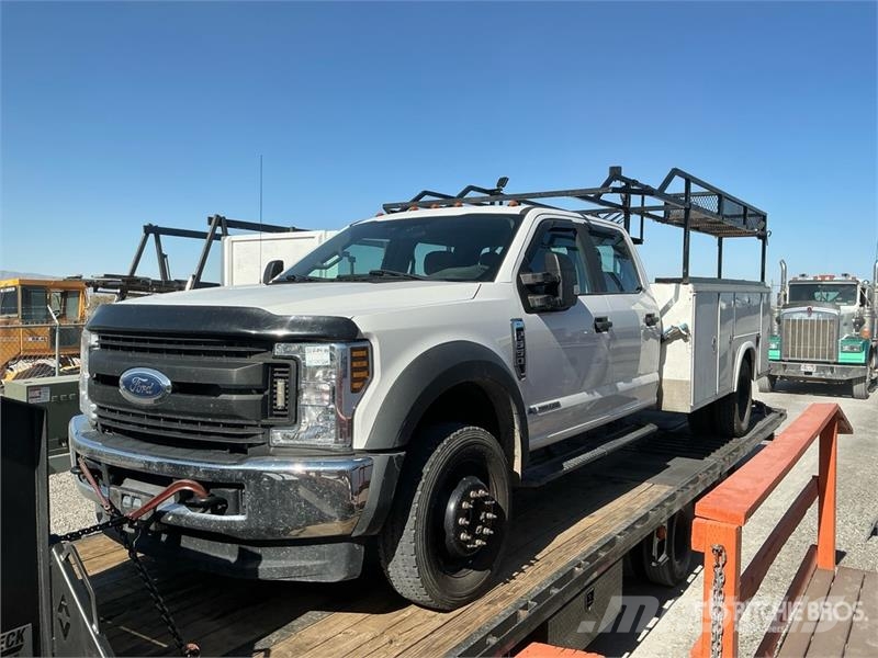 Ford F-550 4x4 Crew Cab Utility Truck Prekucniki