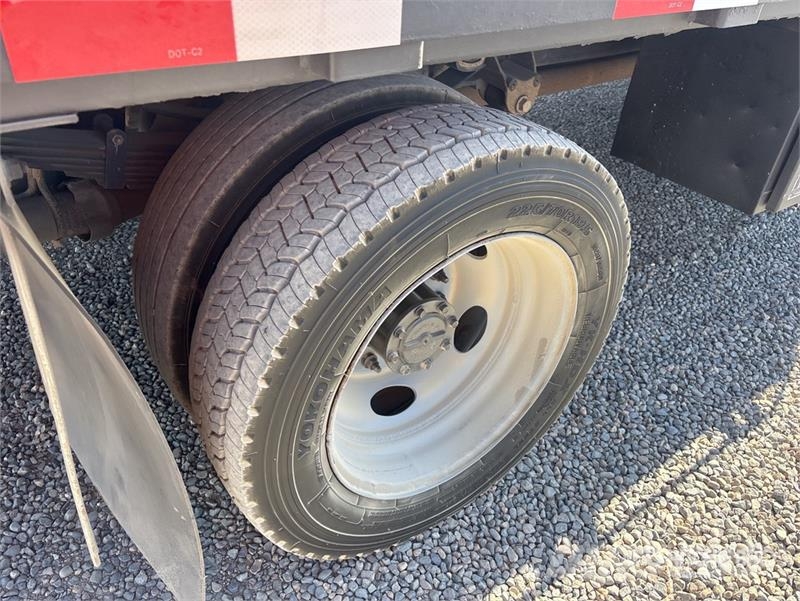 Ford F-550 4x4 Crew Cab Flatbed Truck شاحنات مسطحة/مفصلية الجوانب