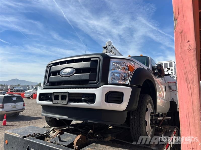 Ford F-550 4x4 Extended Cab Service Truck Veículos municipais / de uso geral
