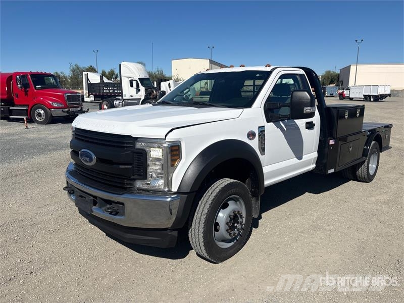 Ford F-550 4x4 Flatbed Truck Planbiler
