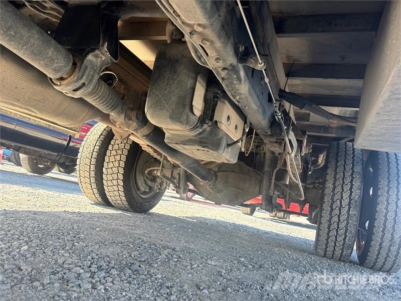Ford F-550 4x4 Flatbed Truck Planbiler