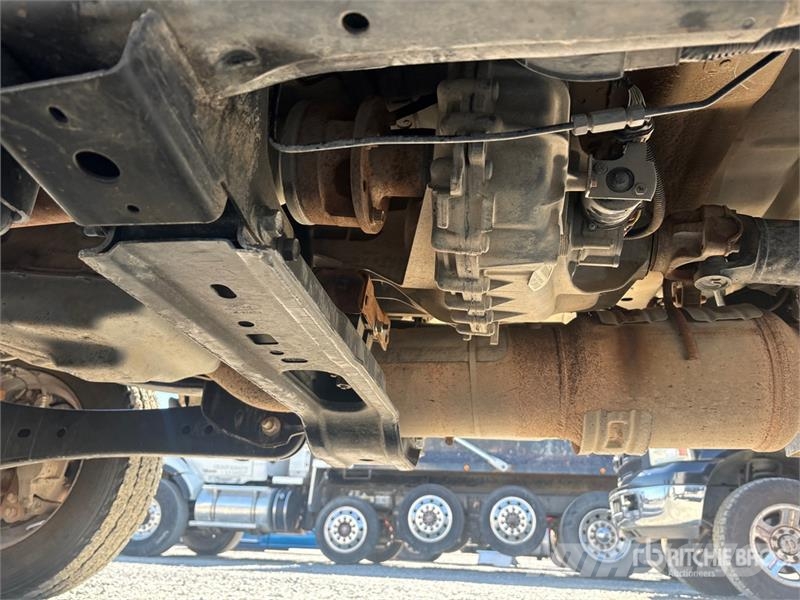 Ford F-550 4x4 Flatbed Truck Planbiler