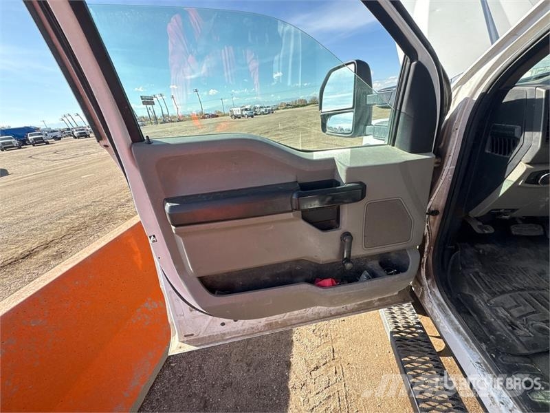Ford F-550 Flatbed Truck Flatbed / Dropside trucks