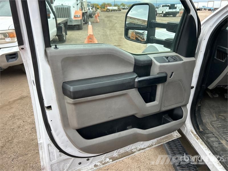 Ford F-550 XL 4x2 Arrow Board Truck Övriga bilar