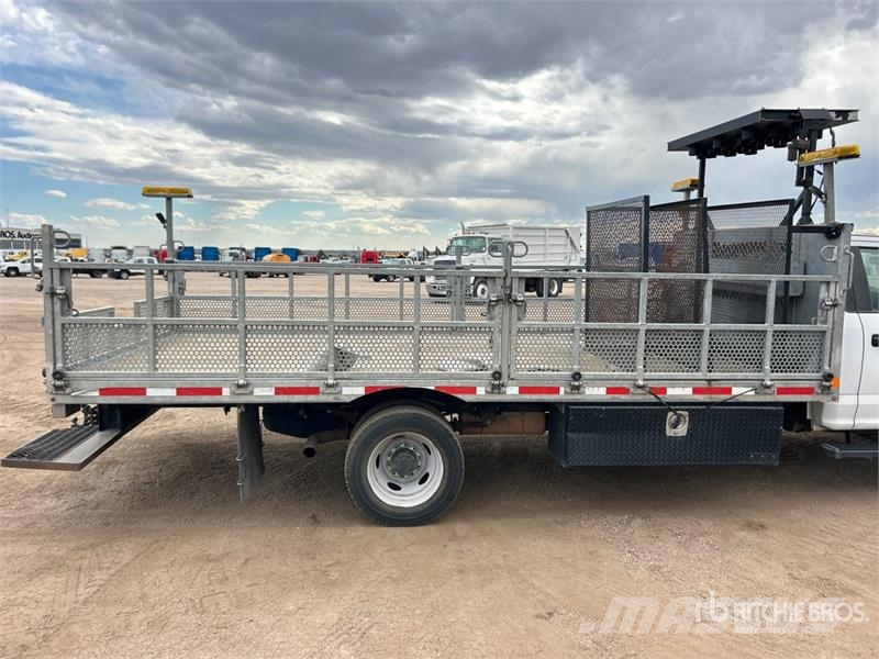 Ford F-550 XL 4x2 Arrow Board Truck Övriga bilar