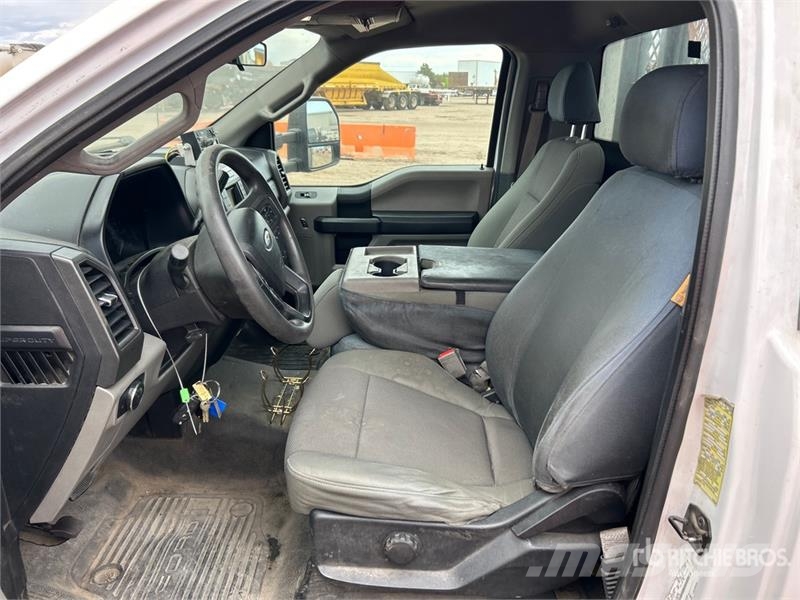 Ford F-550 XL 4x2 Arrow Board Truck Övriga bilar