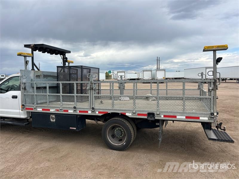 Ford F-550 XL 4x2 Arrow Board Truck Övriga bilar