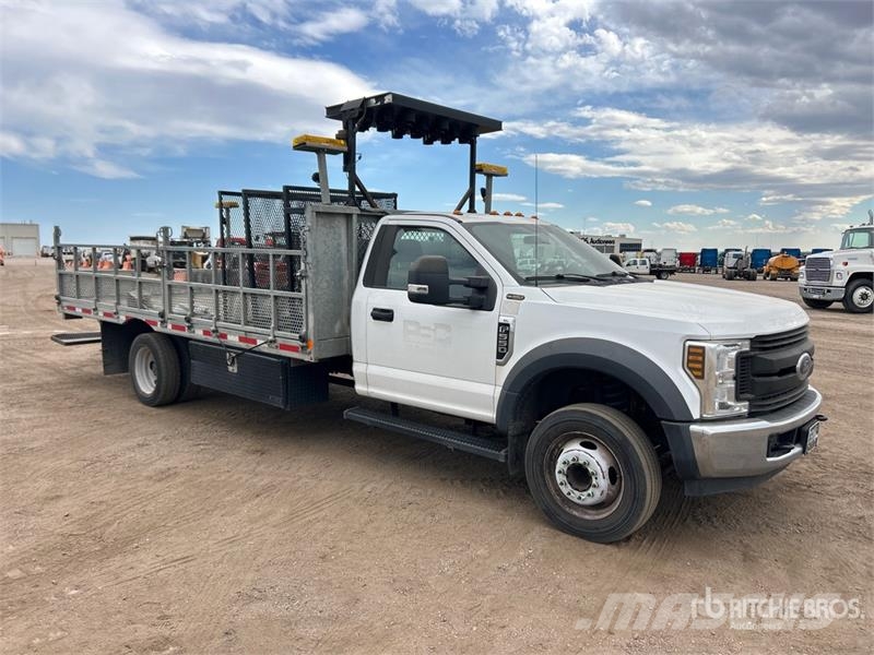 Ford F-550 XL 4x2 Arrow Board Truck Övriga bilar