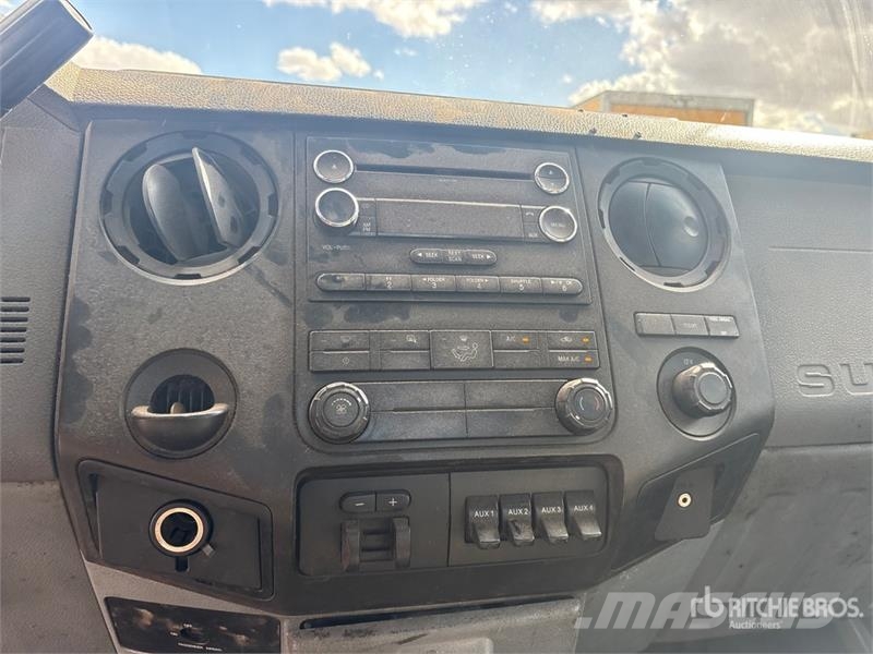 Ford F-550 XL 4x2 Cab and Chassis Cabins and interior