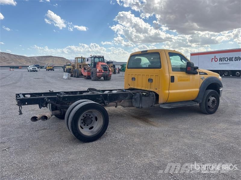 Ford F-550 XL 4x2 Cab and Chassis Cabins and interior