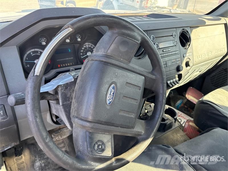Ford F-550 XL 4x2 Cab and Chassis Кабини