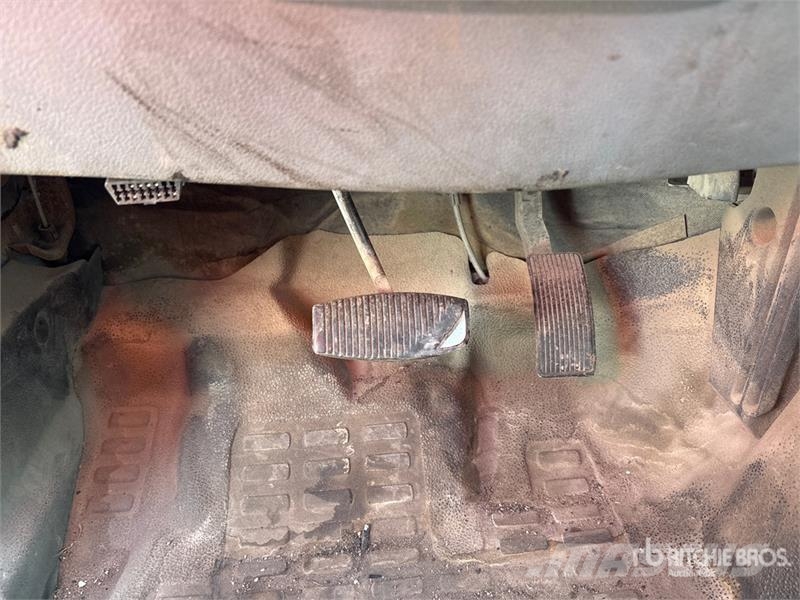 Ford F-550 XL 4x2 Cab and Chassis Cabins and interior
